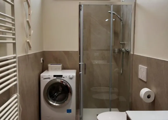 Near Expo And Center